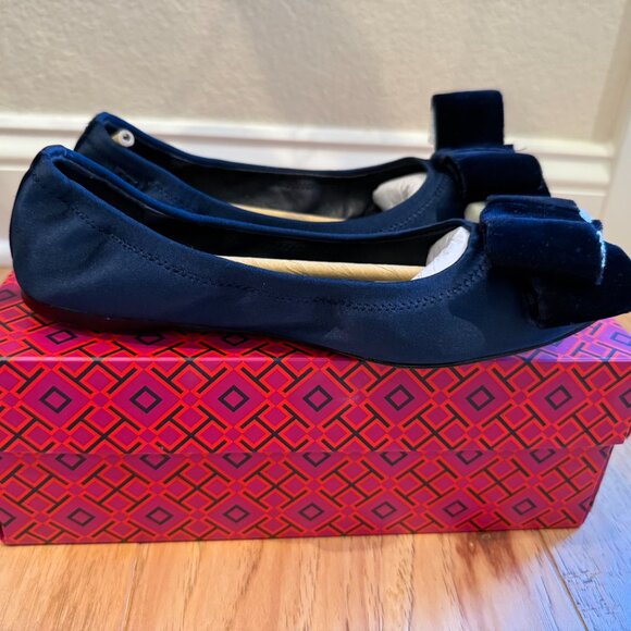 Tory Burch Viola Bow Ballet Flats – Navy Blue (Satin/Velvet), Size 6 - Picture 2 of 7
